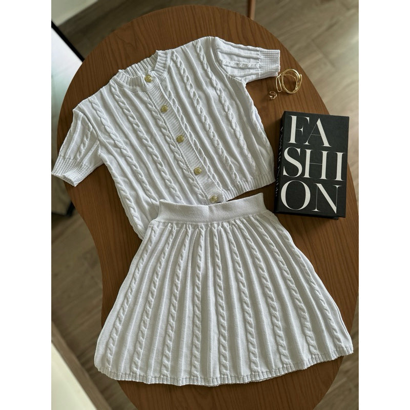 Conjunto Tricot Saia Curta e Blusa Meia Manga com Botões Modern Lívia