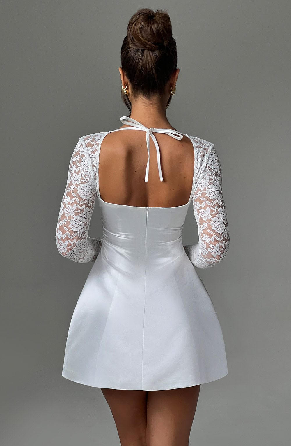 Vestido Curto Manga Longa de Renda Modern Sansa