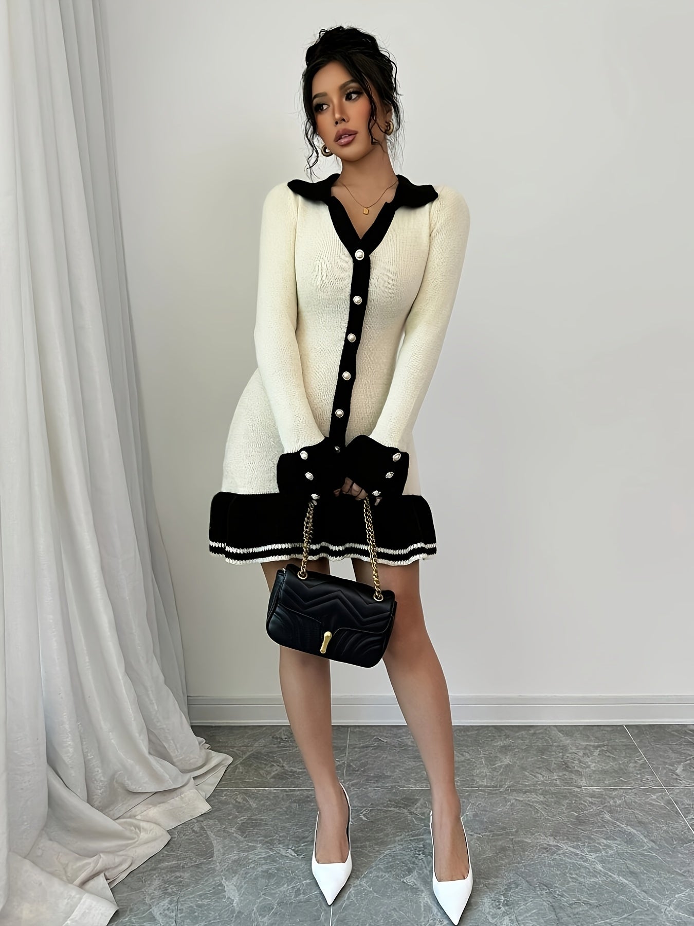 Vestido Curto Manga Comprida com Botões Modern Giulietta