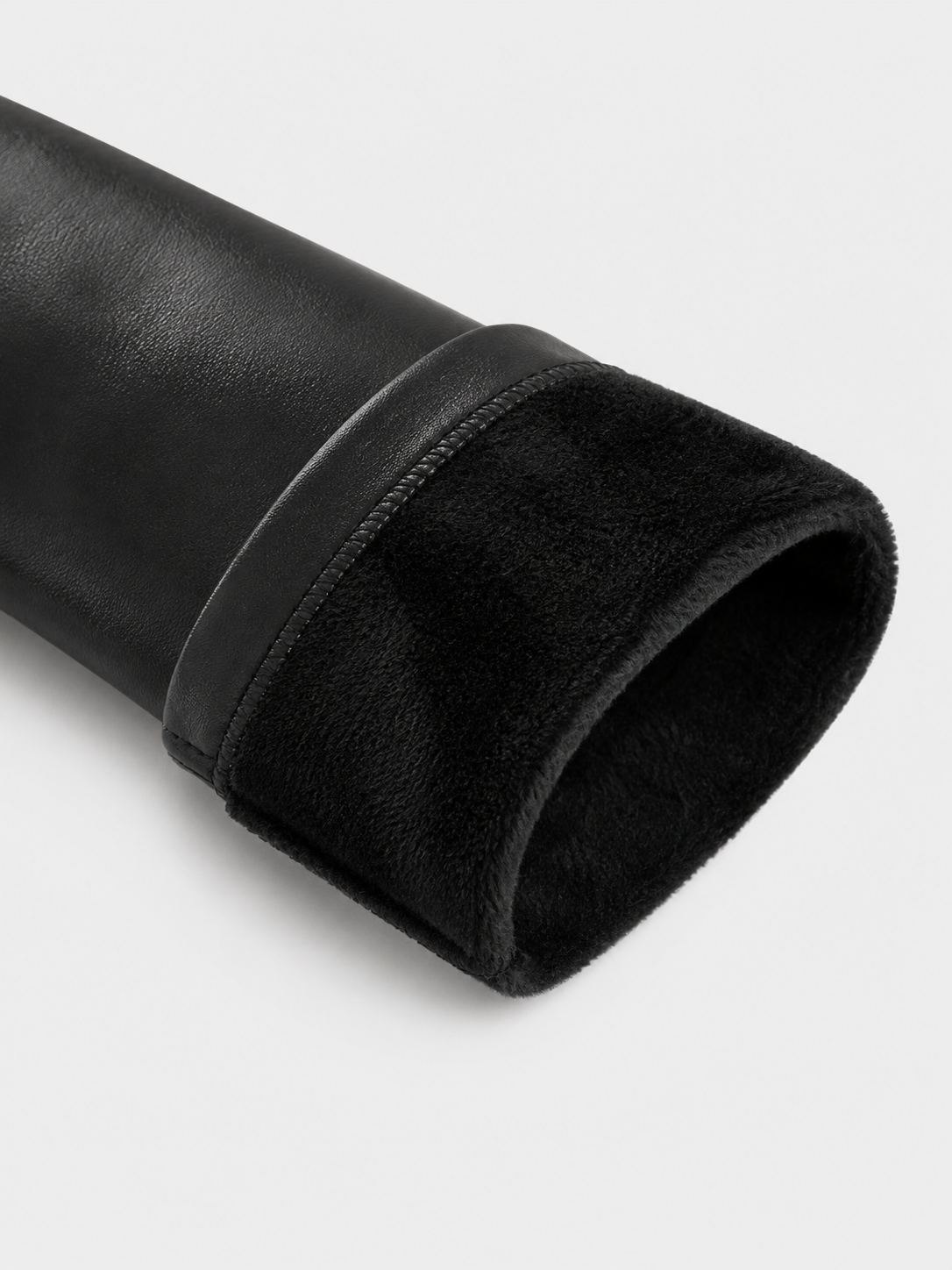 Calça Feminina Modeladora de Couro Peluciada Black