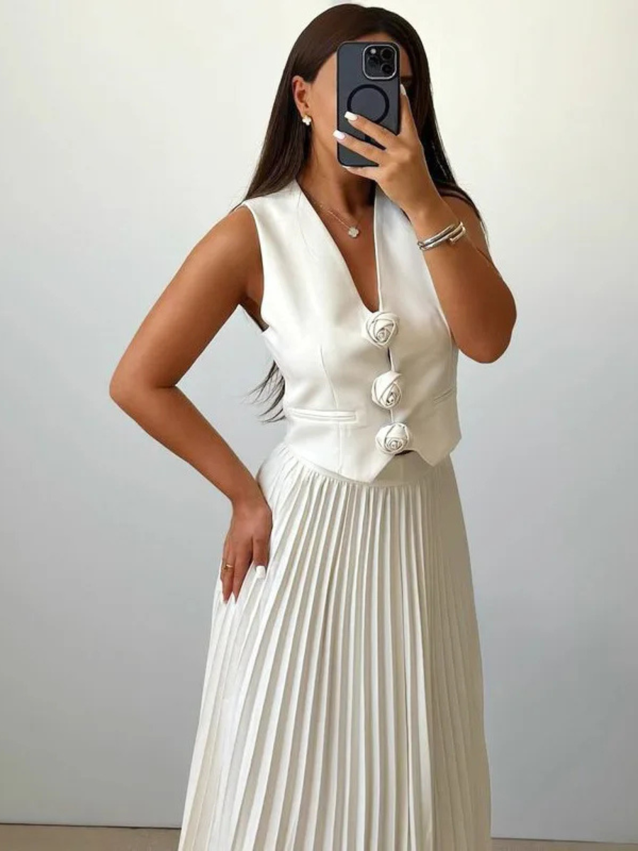 Conjunto Feminino Colete com Aplique de Rosas com Saia Midi Plissada Modern Helena
