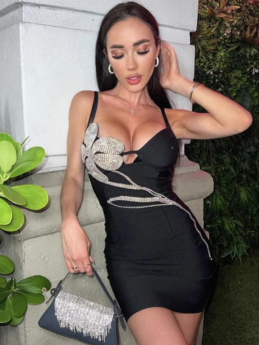 Vestido Curto Detalhe Flor de Paetê Modern Liz