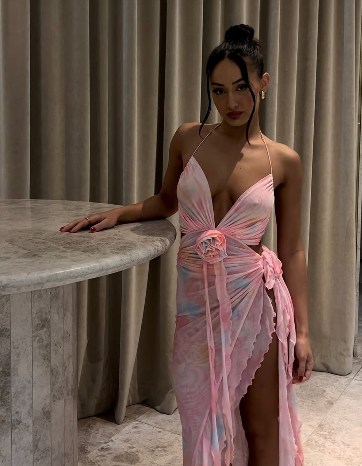 Vestido Longo com Decote e Fenda Modern Giana