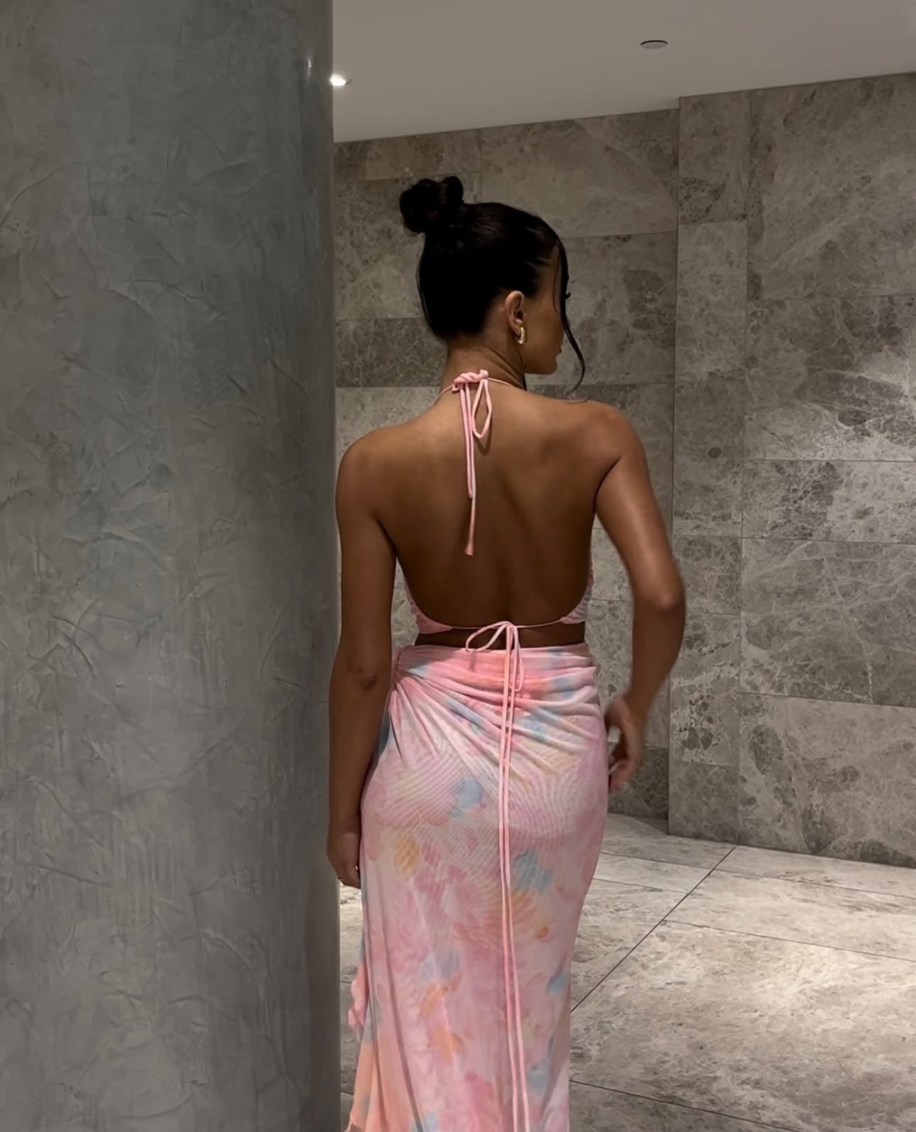 Vestido Longo com Decote e Fenda Modern Giana