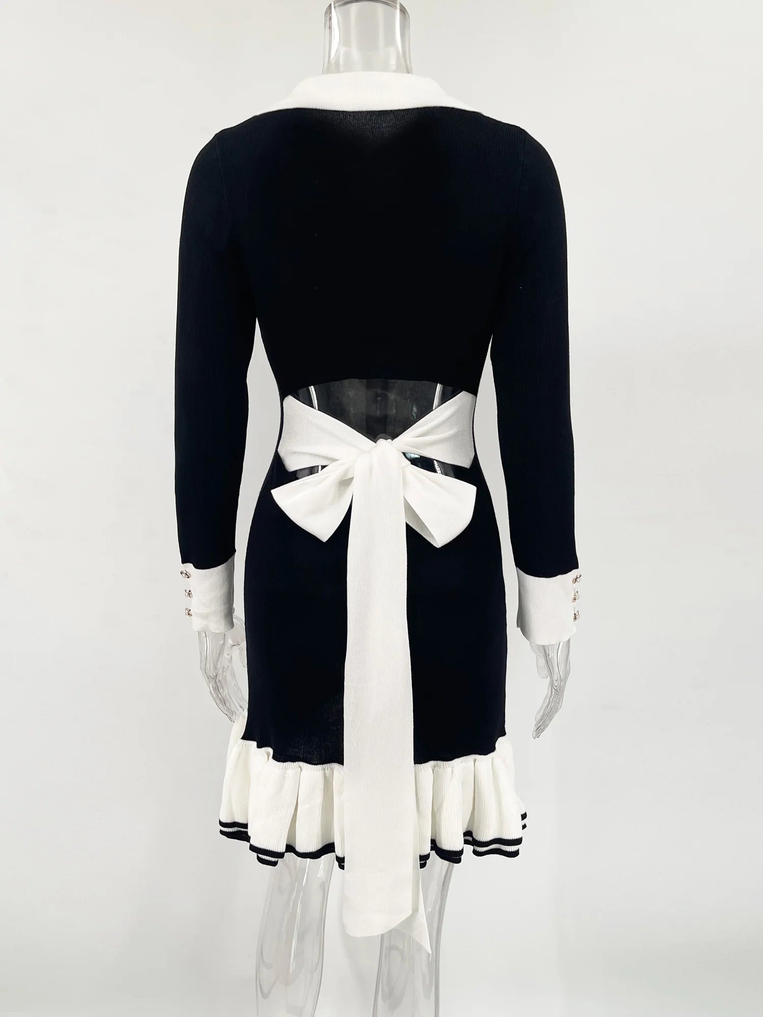 Vestido Curto Manga Longa com Botões Modern Grace