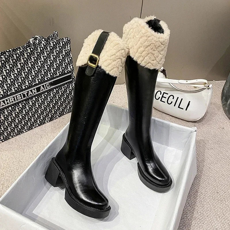 Bota Cano Longo Detalhe de Pelúcia Modern Cecília