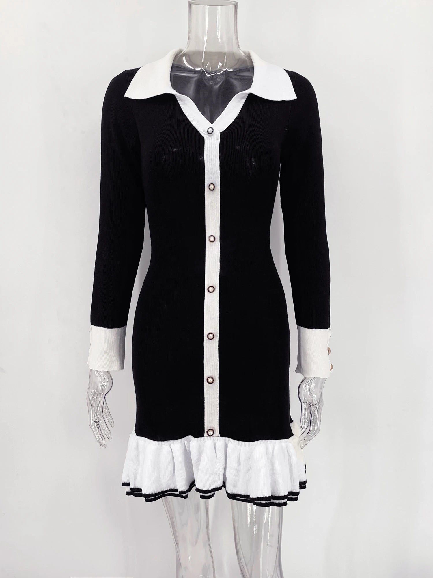 Vestido Curto Manga Longa com Botões Modern Grace