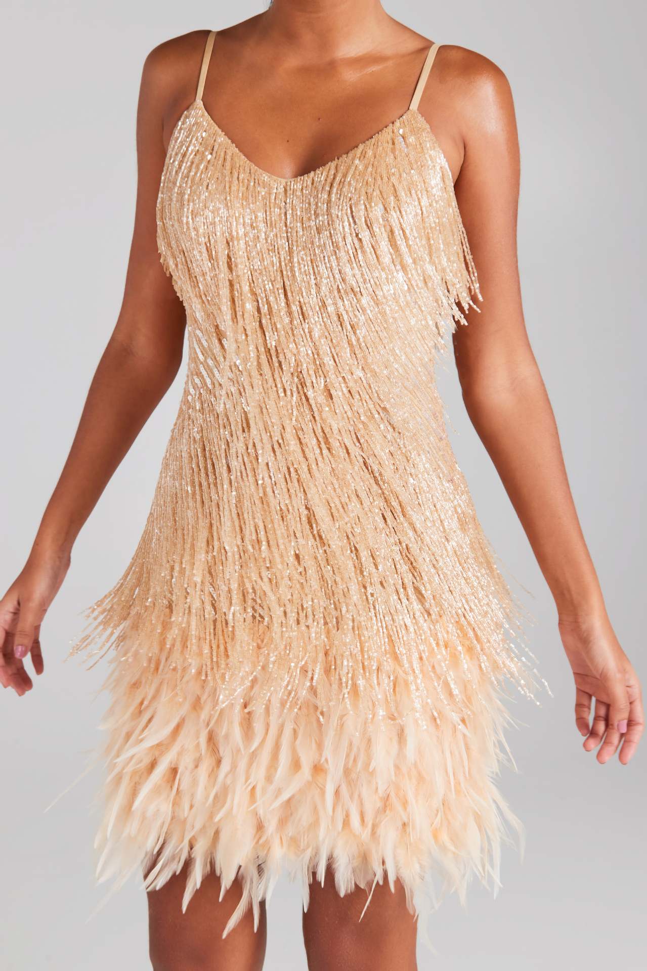 Vestido de Paetê Com Franjas e Plumas Modern Caterine