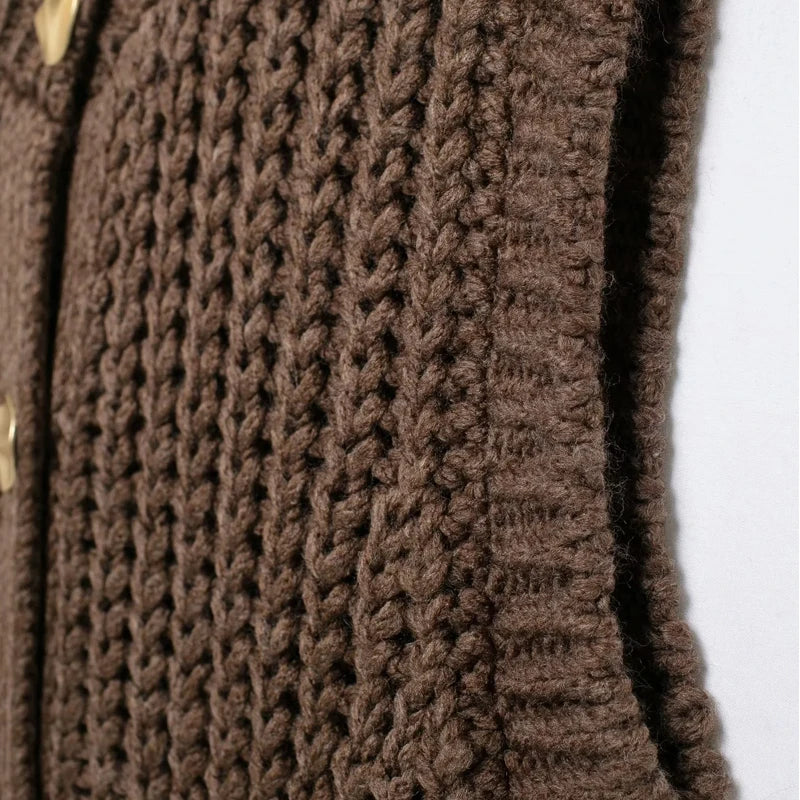 Colete Tricô Marrom com Botões Modern Jane