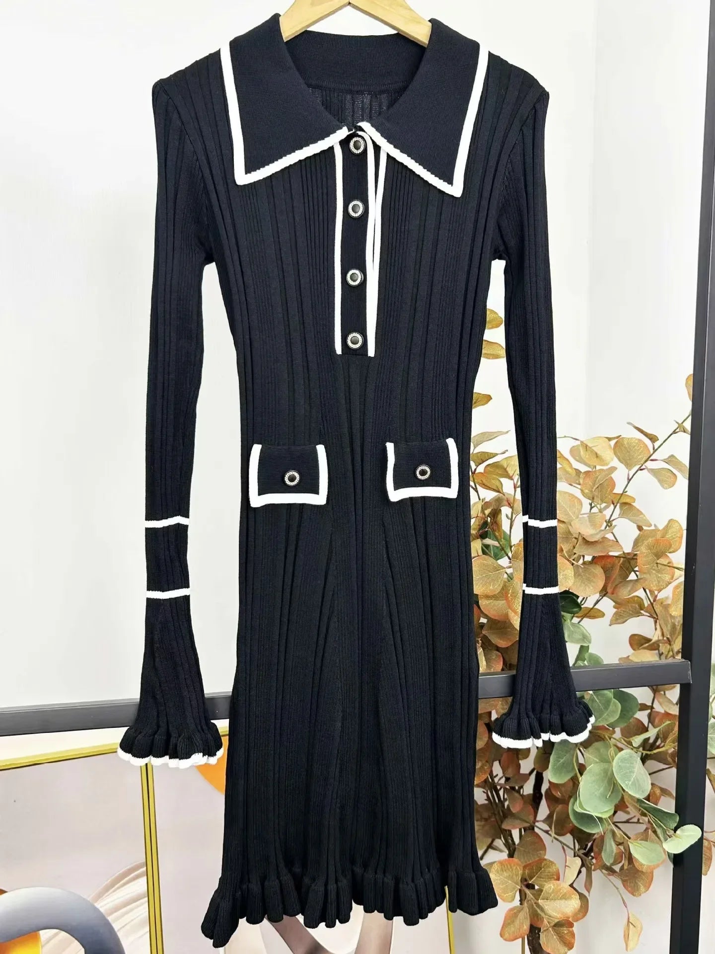 Vestido Curto Manga Longa com Botões Modern Amélie