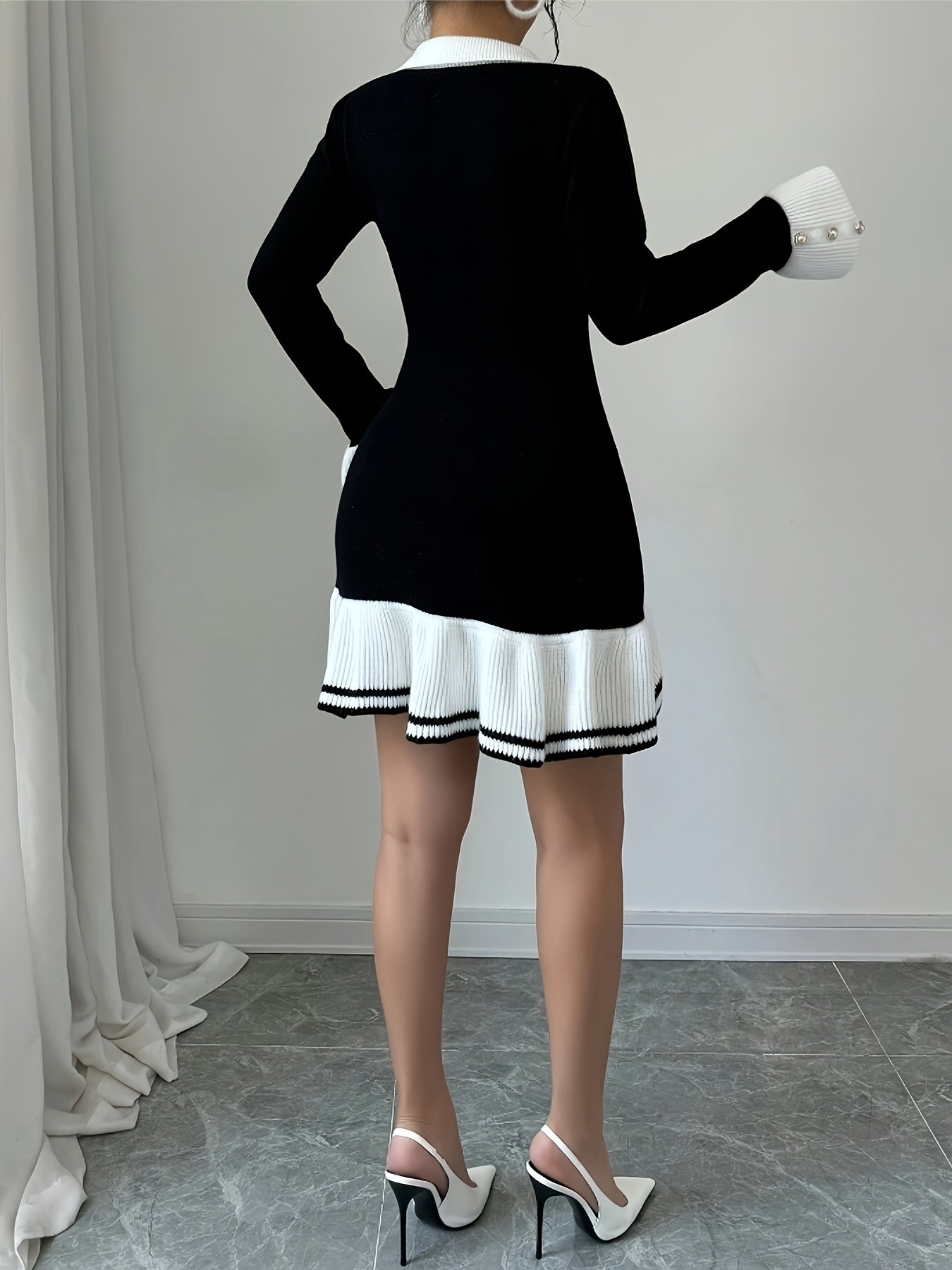 Vestido Curto Manga Comprida com Botões Modern Giulietta