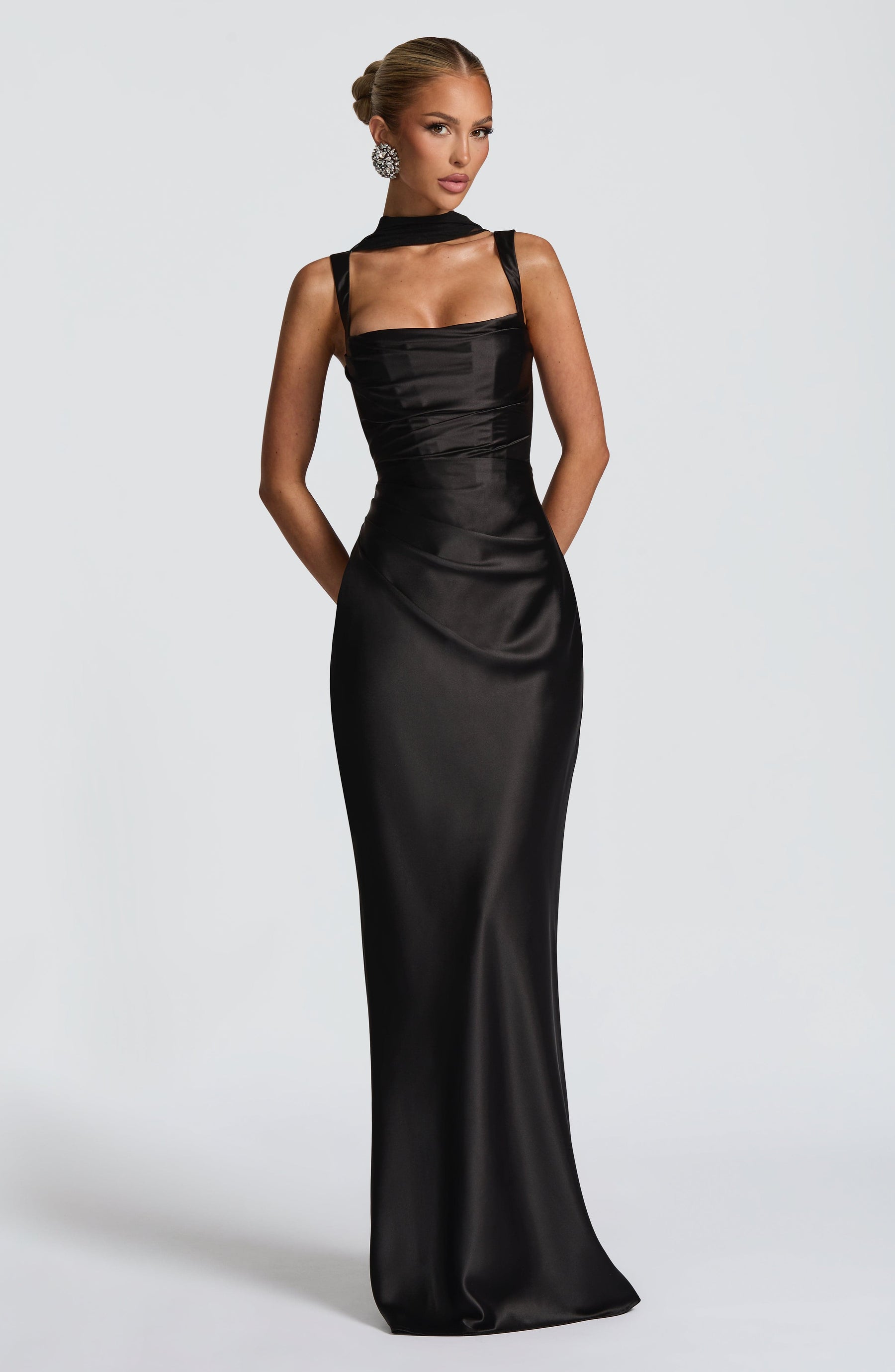 Vestido Longo de Cetim com Lenço Modern Viena