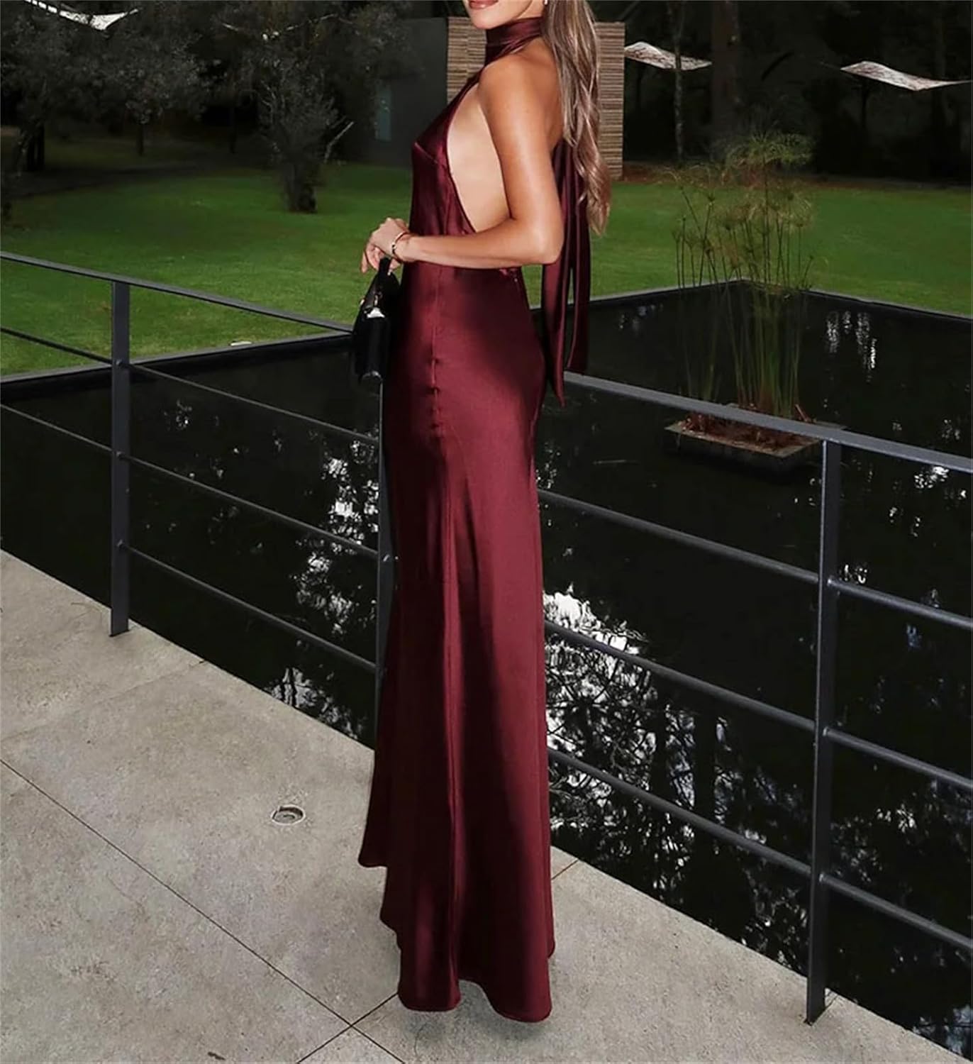 Vestido Longo Acetinado com Decote nas Costas Modern Hailey
