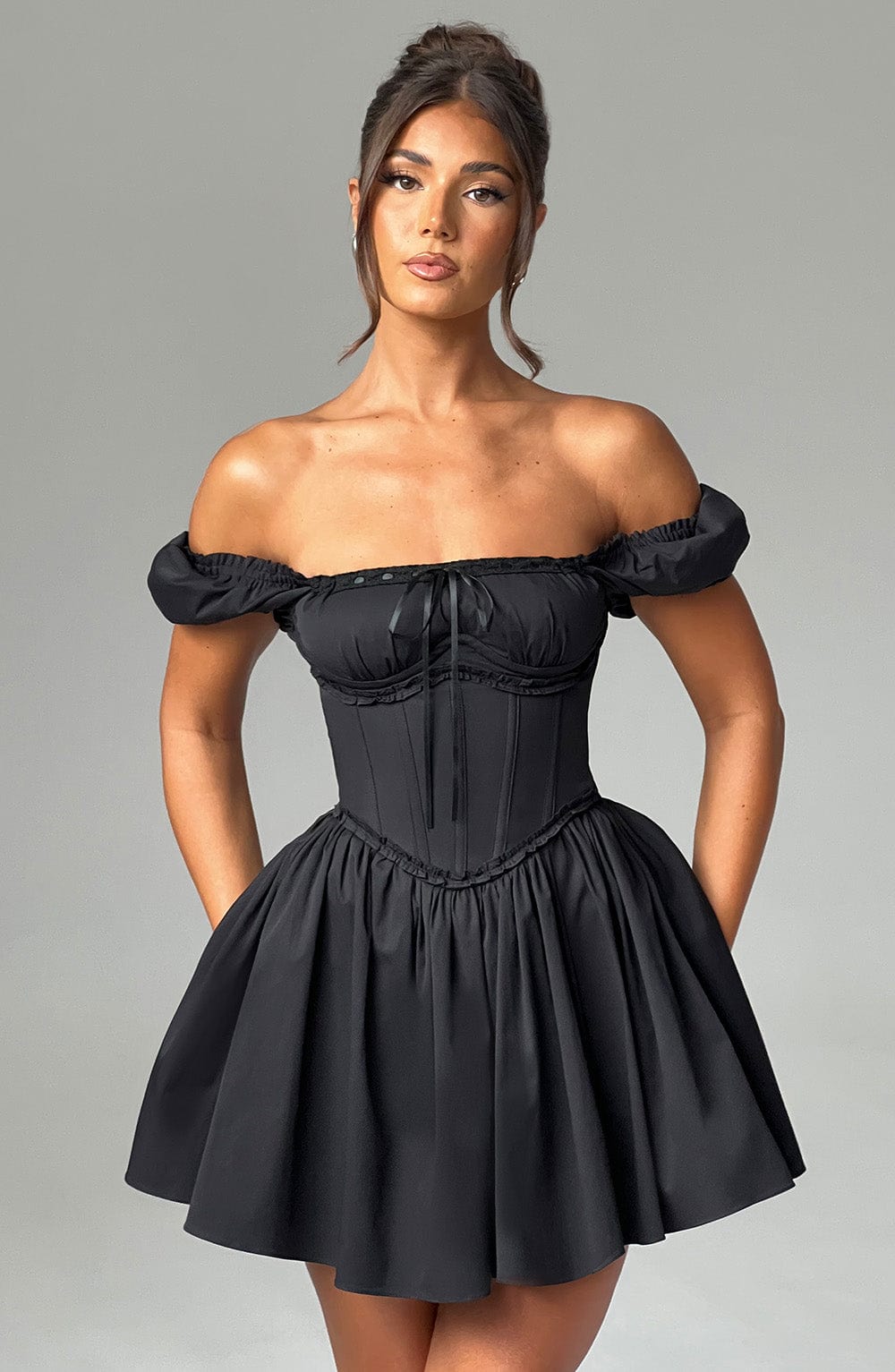 Vestido Curto Bustier Modern Penélope Preto - GOLDEN ERA