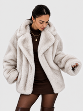 Casaco Feminino de Pelúcia Modern Puff