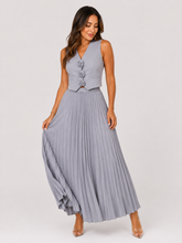 Conjunto Feminino Colete com Aplique de Rosas com Saia Midi Plissada Modern Helena
