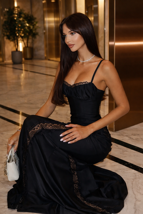Vestido Longo Preto com Detalhes em Renda Modern Athena