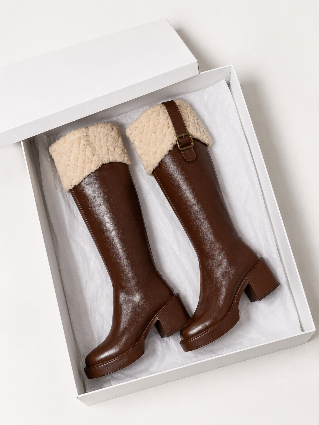 Bota Cano Longo Detalhe de Pelúcia Modern Cecília