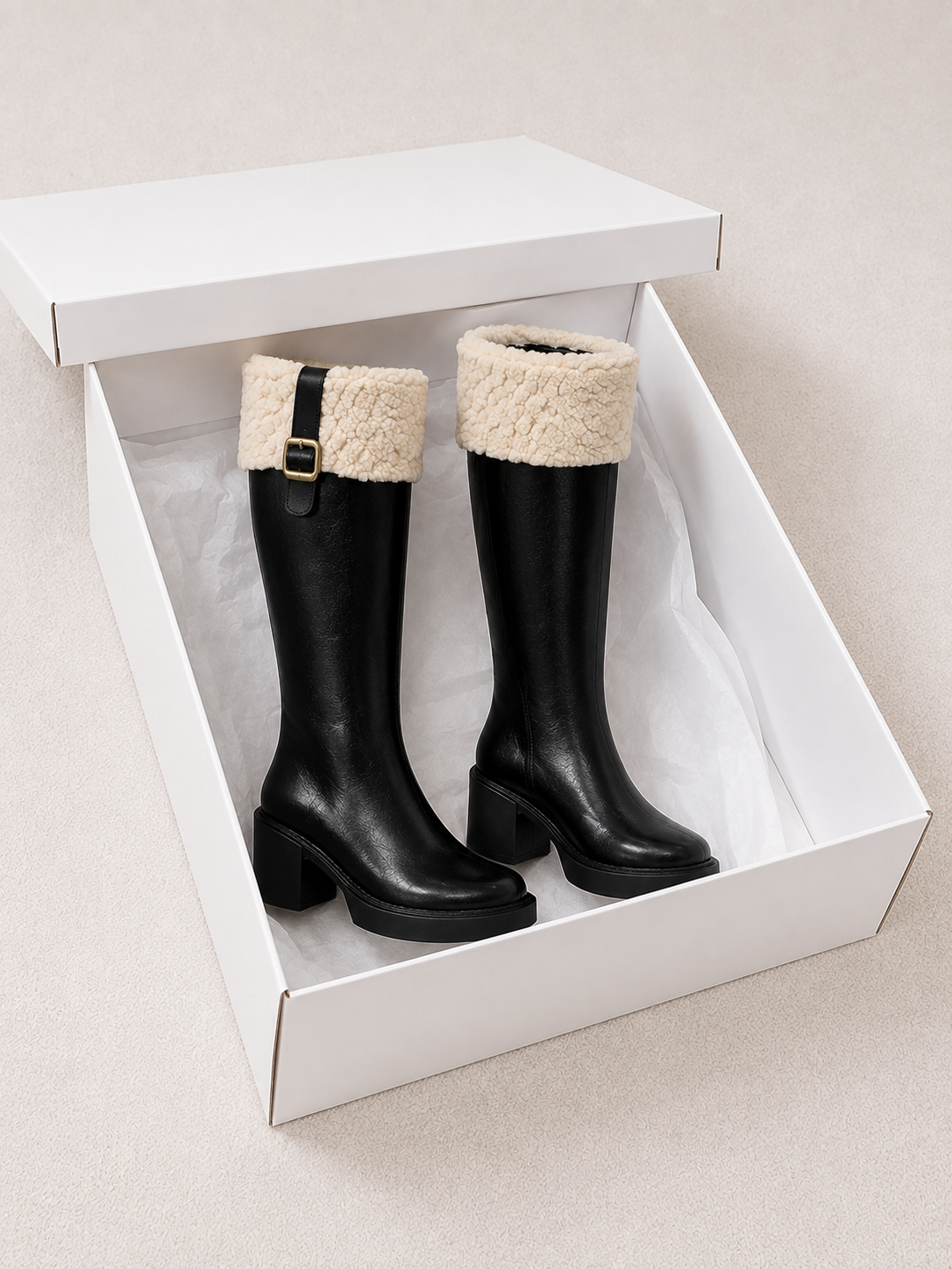 Bota Cano Longo Detalhe de Pelúcia Modern Cecília