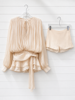 Vestido Curto com Saia de Babados Assimétrico Modern Bela