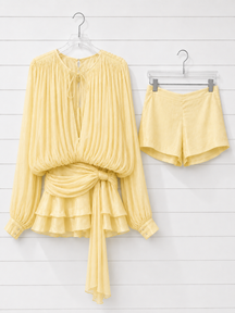 Vestido Curto com Saia de Babados Assimétrico Modern Bela