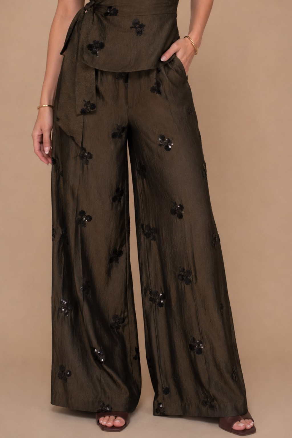 Conjunto Pantalona e Blusa Halter Bordado Luxo Modern Charlotte