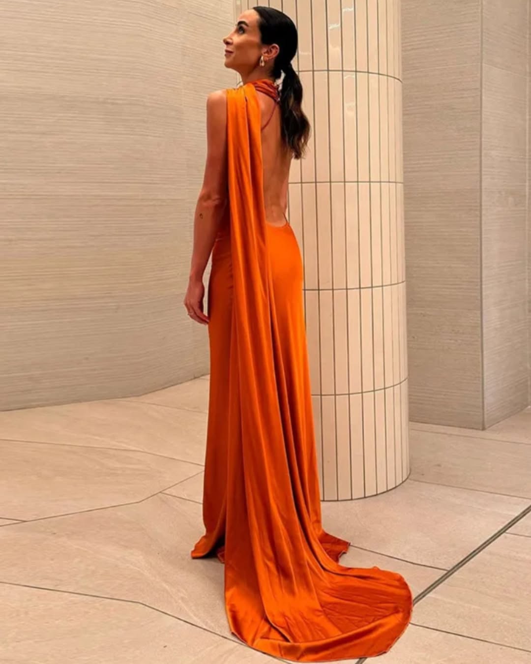 Vestido Longo Decote nas Costas Modern Dominique