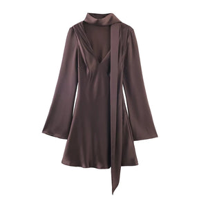 Vestido Feminino Cetim Luxo Manga Flare com Gola Lenço Modern Venezia