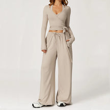 Conjunto Três Peças Casaquinho e Regata com Calça Modern Comfy