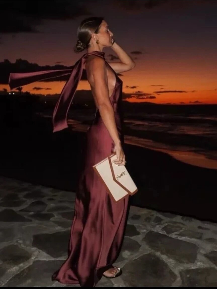 Vestido Longo Acetinado com Decote nas Costas Modern Hailey