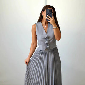 Conjunto Feminino Colete com Aplique de Rosas com Saia Midi Plissada Modern Helena