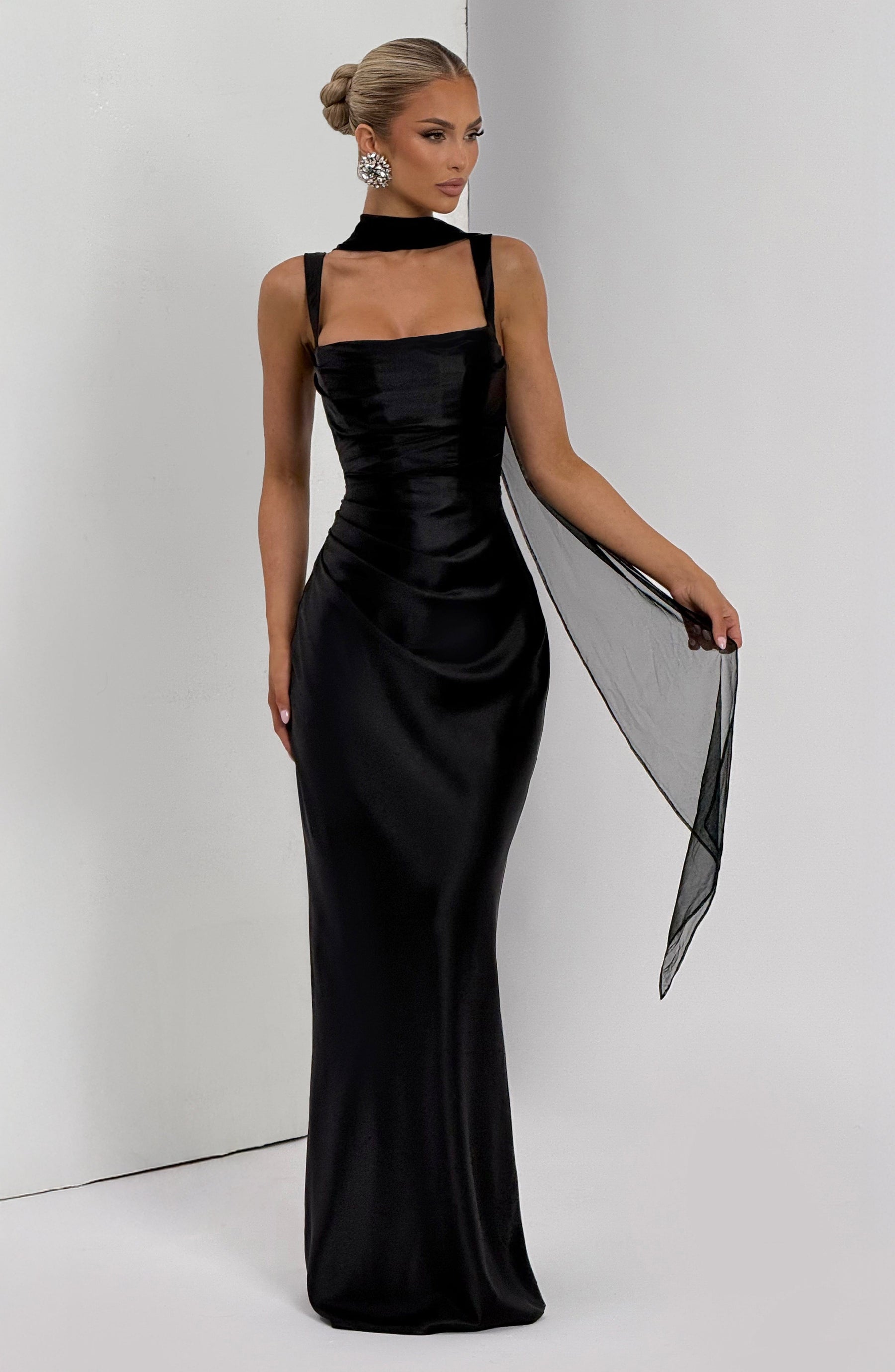 Vestido Longo de Cetim com Lenço Modern Viena