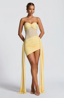 Vestido Curto Sem Alças Detalhe Assimétrico Pendurado Modern Fiorella