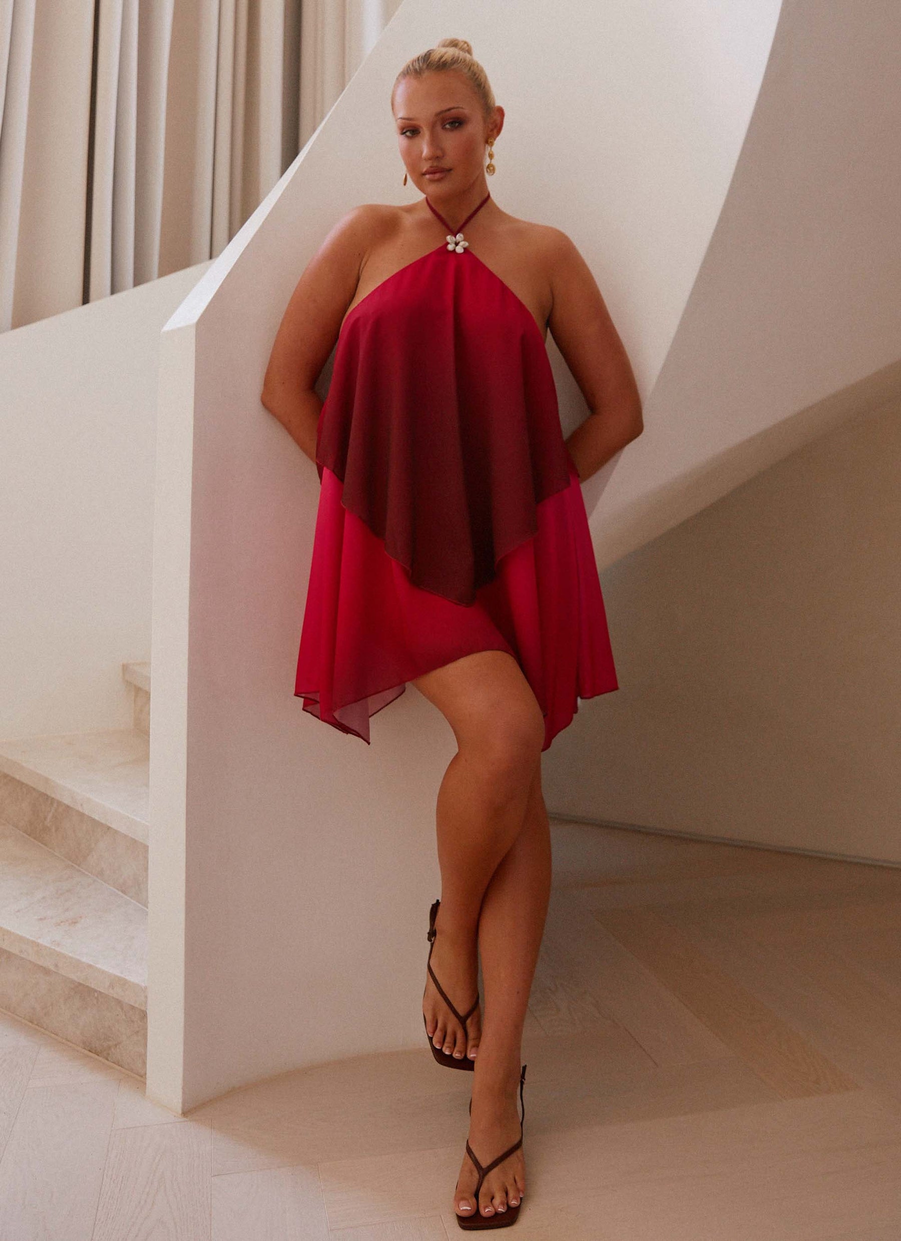 Vestido Curto Costas Abertas Modern Maya