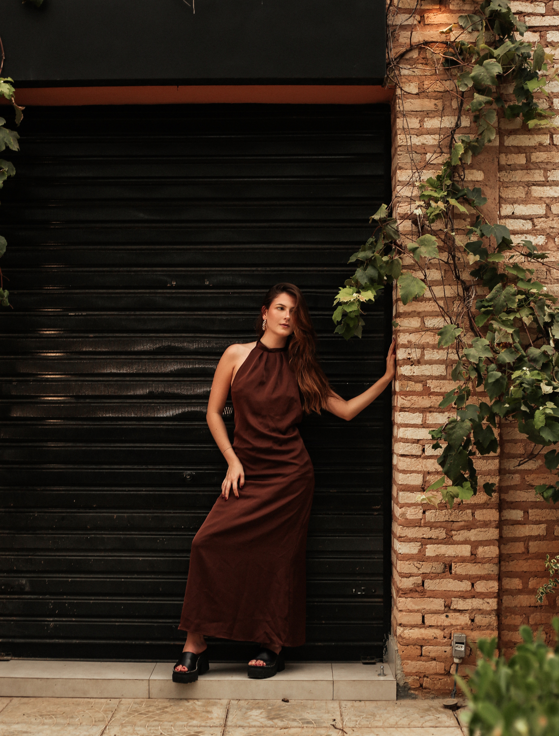 Vestido Longo Acetinado com Decote nas Costas Modern Hailey