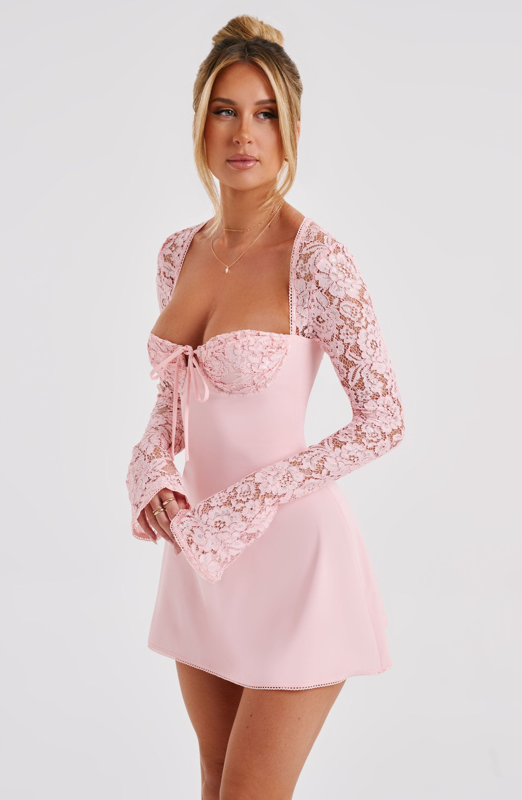 Vestido Curto Manga Longa de Renda Modern Jacinta Rosa