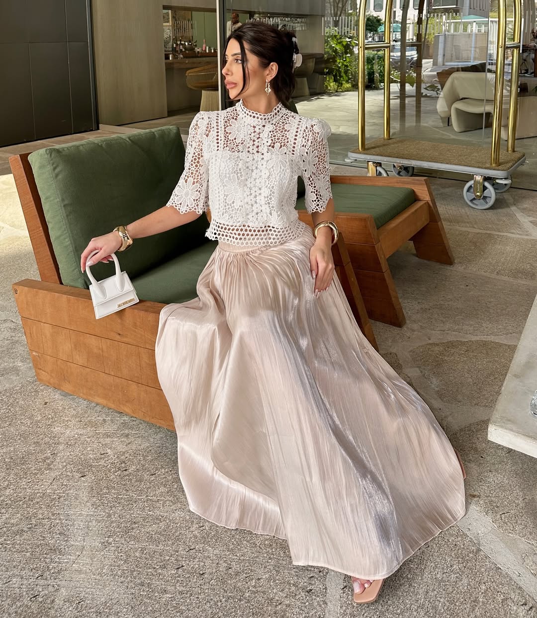 Saia Midi Seda Gelo Plissada Modern Lauren